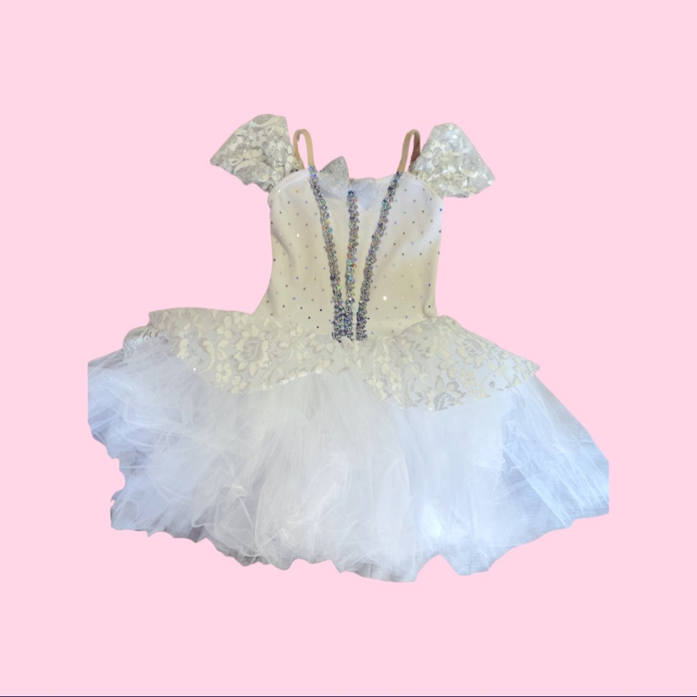 A wish come true basket costume “I do” complete with veil and white gloves